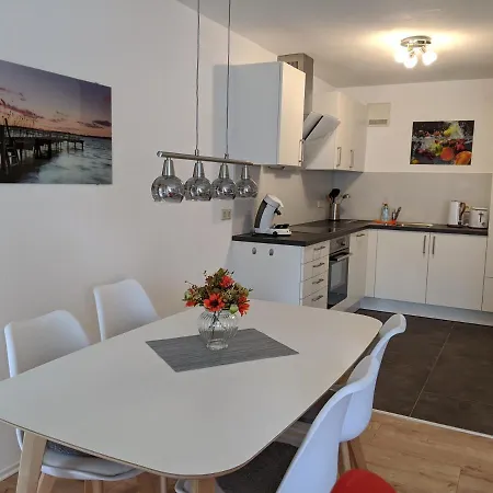 With Parking Garage Lägenhet *