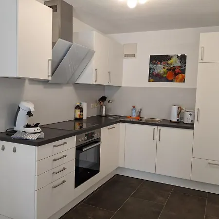 Lägenhet With Parking Garage