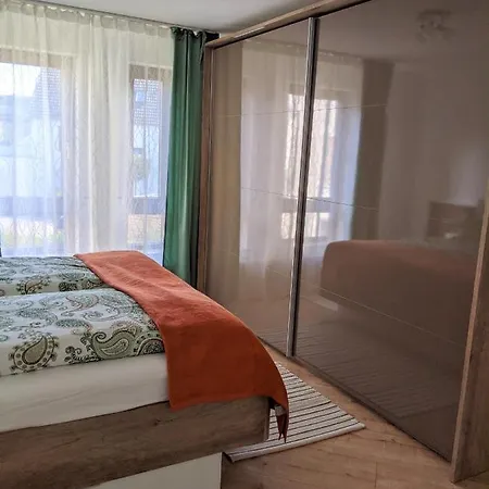 With Parking Garage Lägenhet Metzingen (Tubingen)